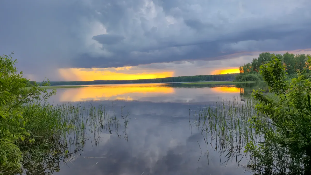 Берег реки Кама в полазне